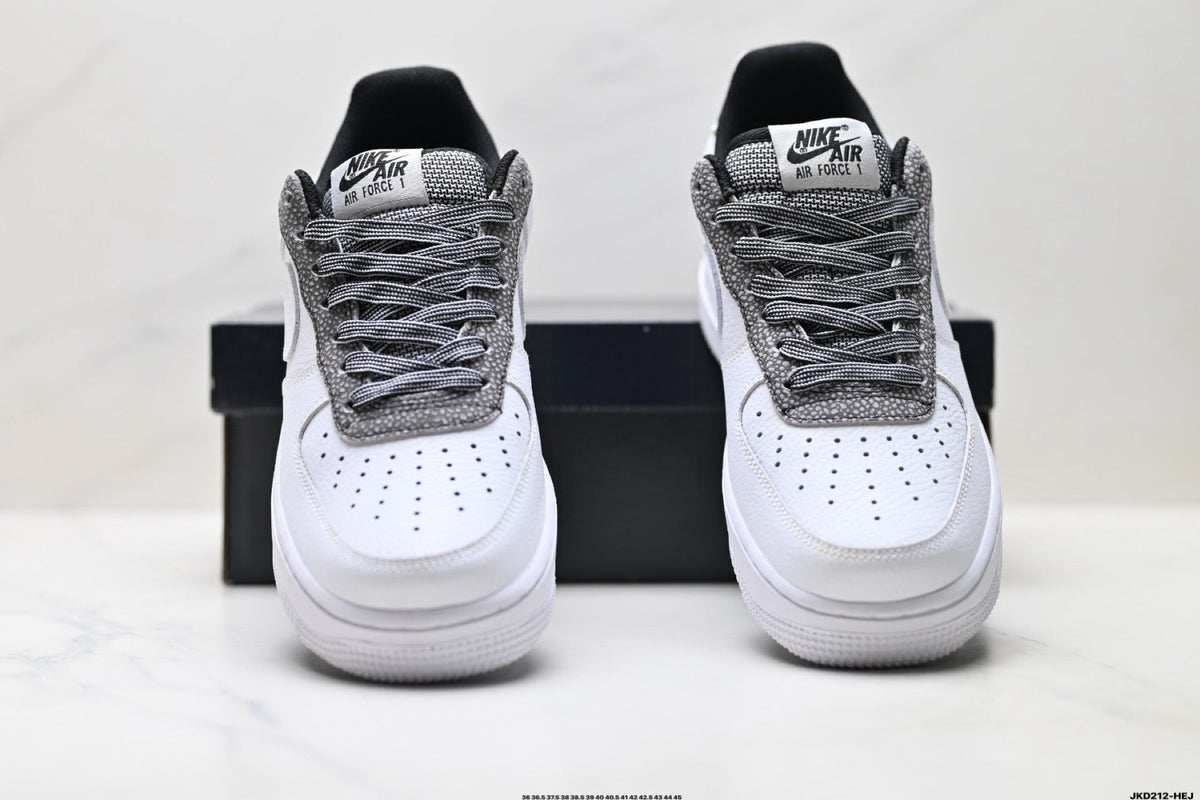 Nike Air Force 1 ’07 Low-Top Sneakers