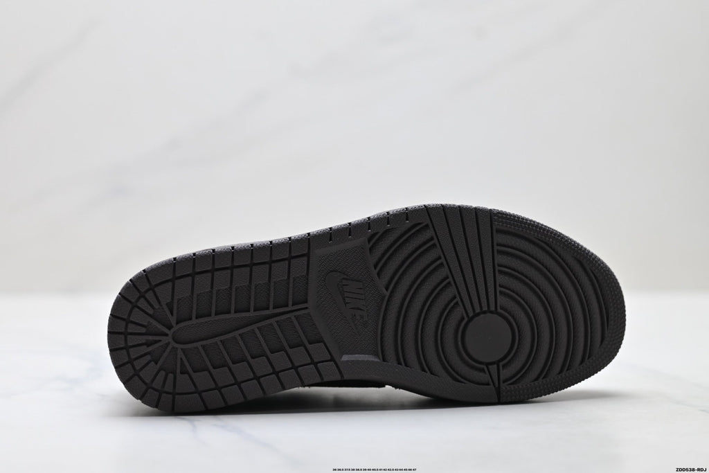 Nike Low-Top Sneakers Triple Black Unisex Style 44