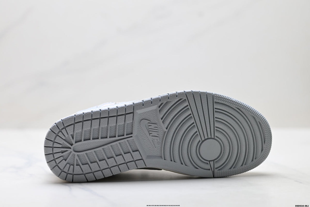 Nike Low-Top Sneakers White Gray Cartoon Unisex Collaboration Edition Style 35